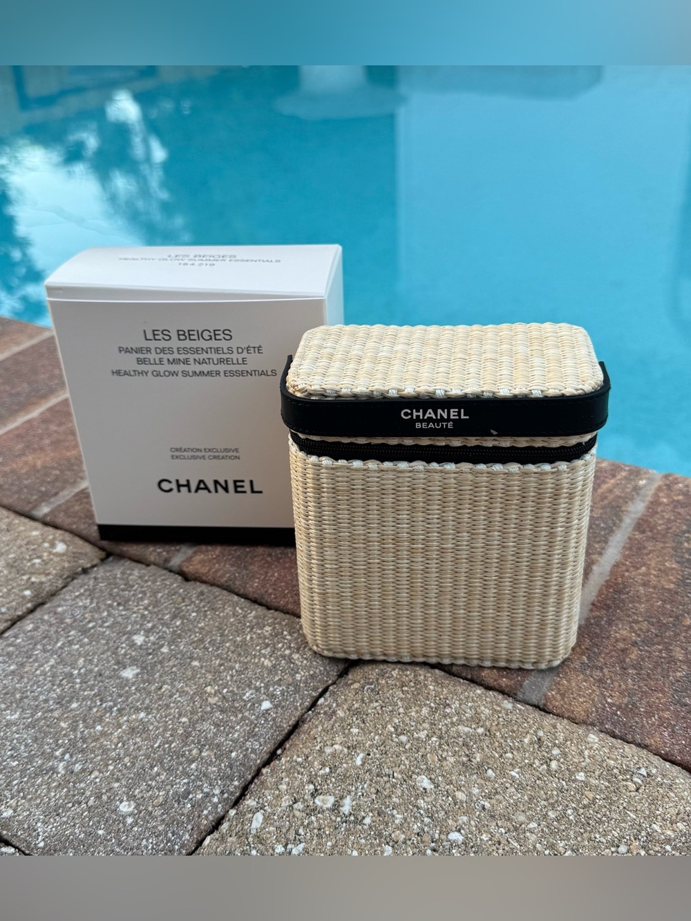 CHANEL LES BEIGES HEALTHY
GLOW SUMMER ESSENTIALS LIMITED EDITION TOTE SET